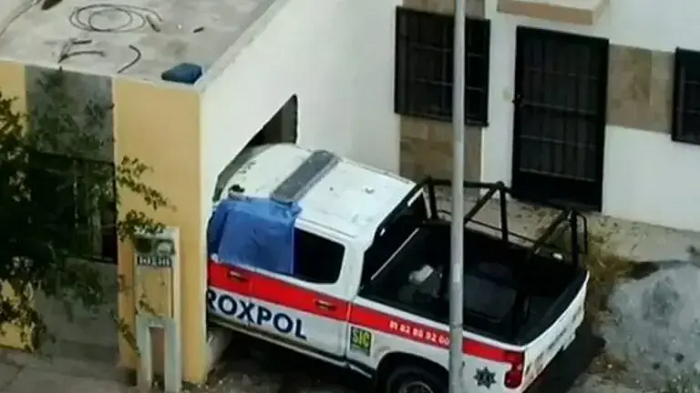 Patrulla choca contra una casa y mata a una mujer y su hija cuando dormían