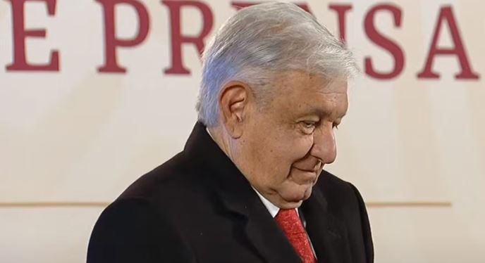 AMLO causa momento tenso con dos reportera y se lanza otra vez contra Loret