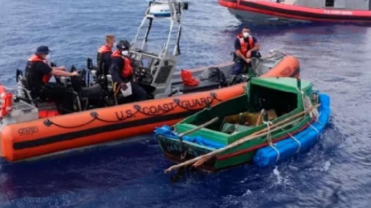 Iban con migrante muerto en una embarcación con otros 14 indocumentados en las Bahamas