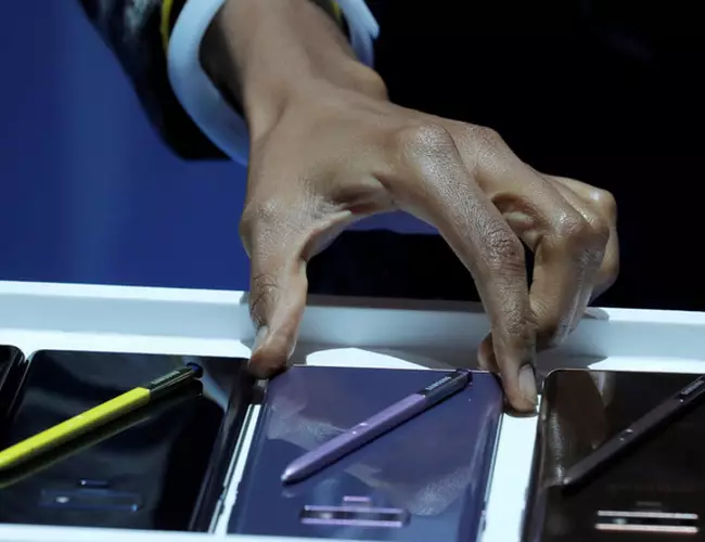¿Otra vez? Galaxy Note 9 se incendia en mostrador de celulares