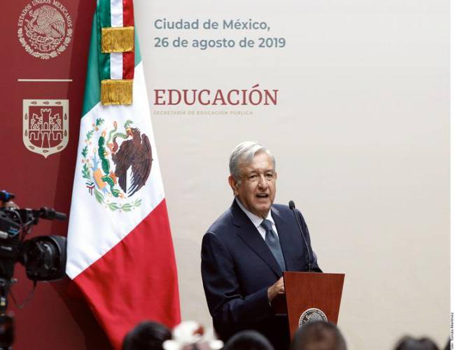 AMLO contradice a la Iglesia que le pidió actuar con autoridad democrática