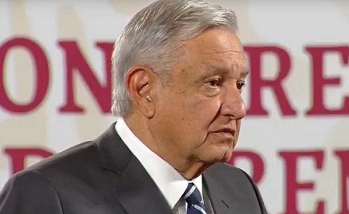 López Obrador dice que "fue voluntaria" la baja de aguinaldo a funcionarios