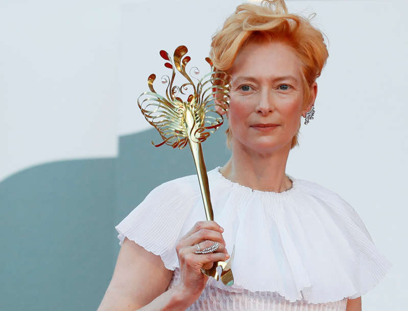 Los tres 3 de Tilda Swinton reciben premio de actuación en el Festival de Cannes