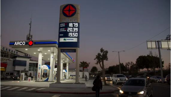 AMLO: Gente de EE.UU. seguirá cruzando a México para comprar gasolina más barata