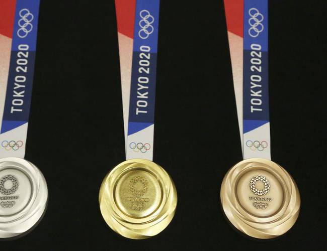Presentan medallas olímpicas de Tokio 2020
