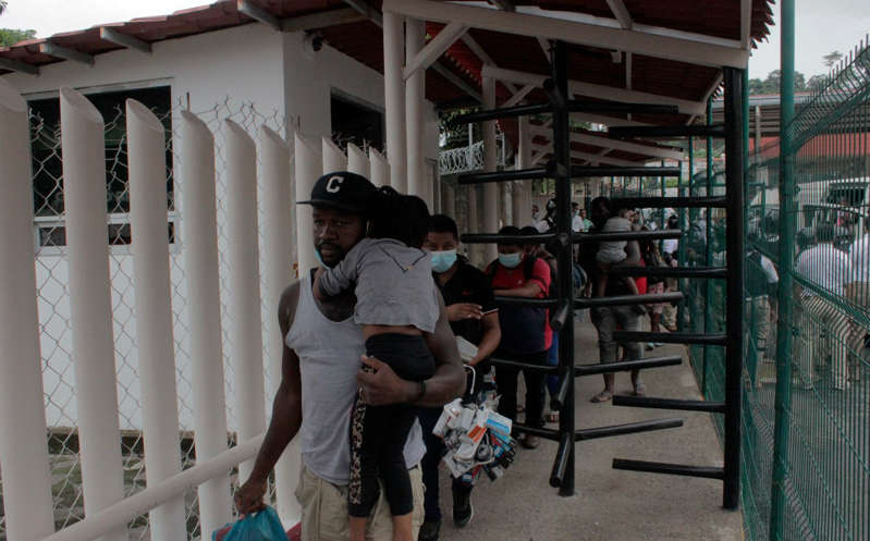 Migrantes hacen huelga de hambre en Tapachula para salir en caravana a EE.UU.