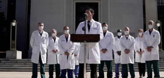 Trump no tiene dificultad para respirar; está “muy bien”, informa su médico