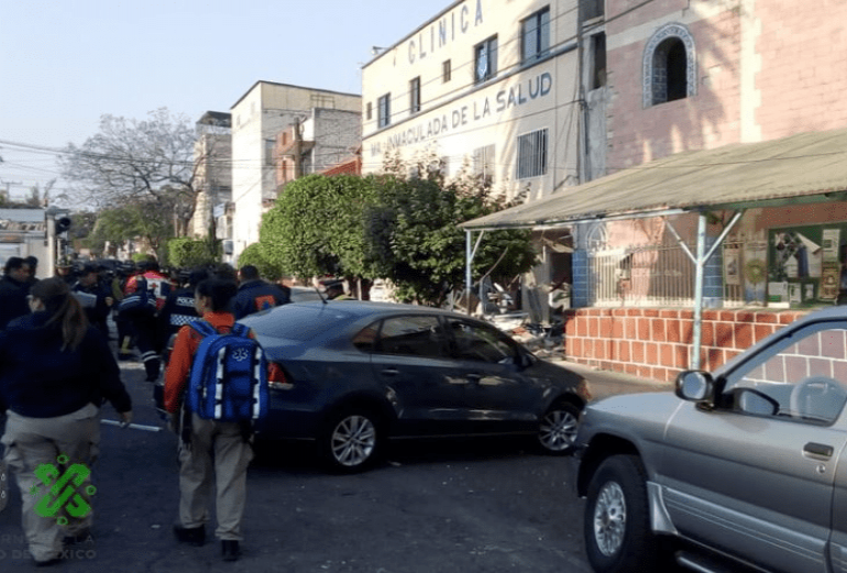 Explosión en una clínica en la Venustiano Carranza, CDMX: 2 heridos