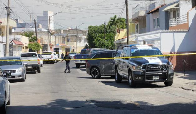 Guadalajara: Abuelos intentan asaltar una tienda y reciben tremenda golpiza