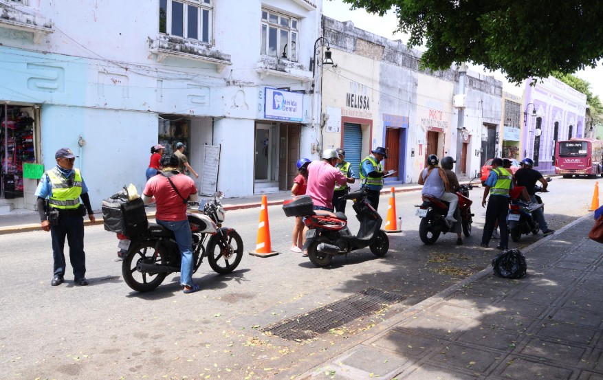 Campaña en Mérida para motociclistas: "Casco bien puesto o multa segura"