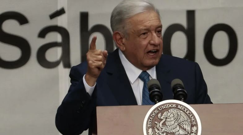 En modo presidente de Morena, López Obrador ataca a la oposición