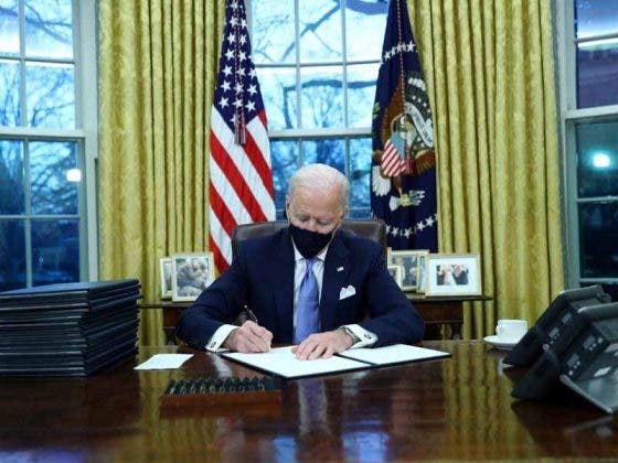 Joe Biden también suspenderá las deportaciones durante 100 días