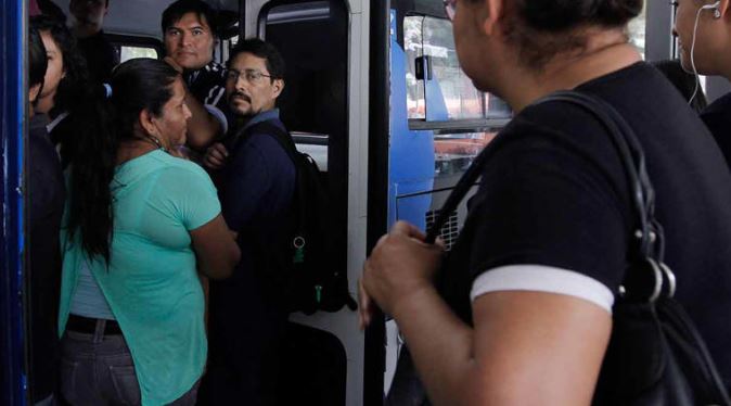 Puebla: Mujer pierde un dedo de la mano en cerrarse puerta de transporte