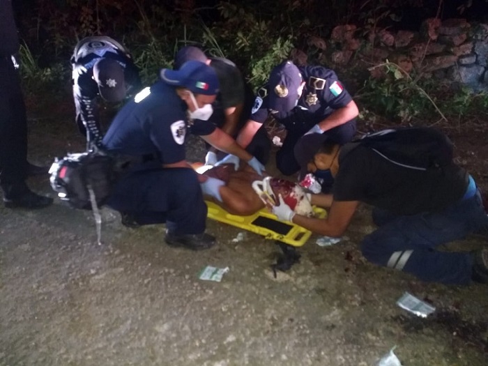 Motociclista que derrapó en Dzidzantún se debate entre la vida y la muerte