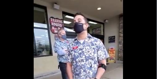 VIDEO: Mujer se niega a usar cubrebocas en tienda de EE.UUU.; esto le dijeron