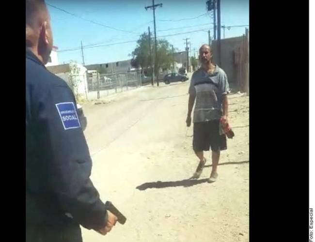 Policía acribilla a sujeto que lo atacó con un cuchillo en Sonora