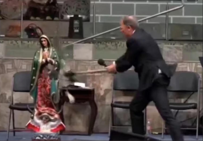 Pastor destruye imagen de la Virgen de Guadalupe; video desata indignación