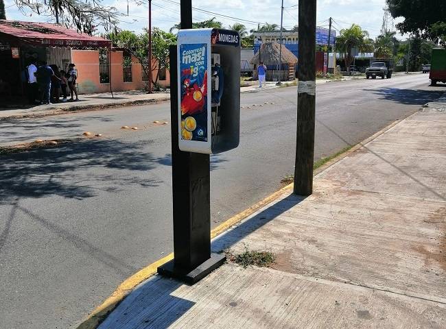 Casetas telefónicas que hoy sólo estorban en calles de Mérida