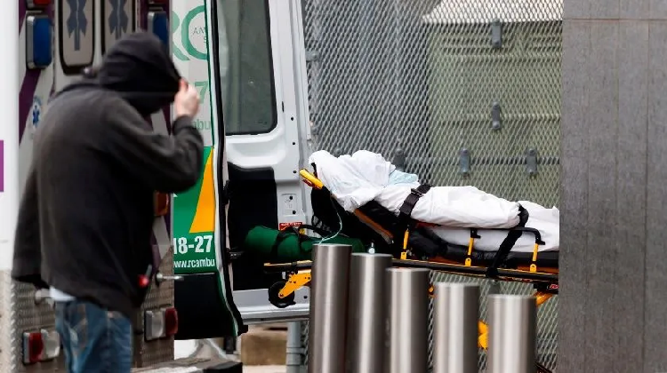 En 24 horas, mueren 731 personas por COVID-19 en Nueva York