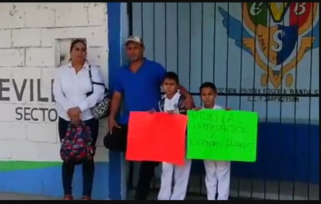 Por no pagar cuotas escolares, dos niños se quedan fuera de la escuela en Tamaulipas