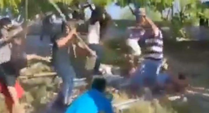 Campeche: Batalla campal entre 20 pescadores; se dan con todo