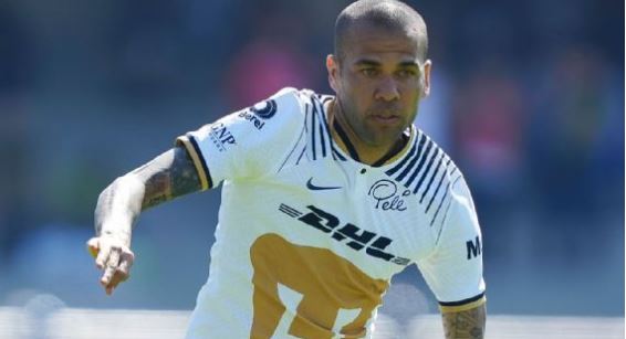 ¡Además! Pumas reclama a Dani Alves indemnización de 5 millones de Dlls.