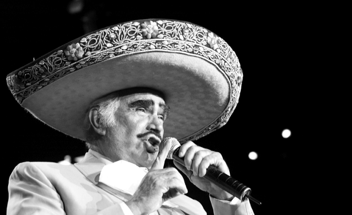 Reportan que Vicente Fernández se encuentra grave, pero estable