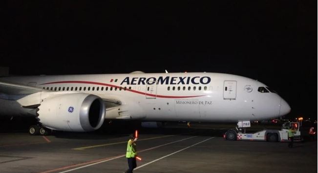 Arriba a México aeronave con insumos médicos procedentes de China