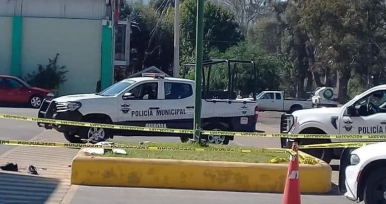 Michoacán: Cae presunto asesino de su hermana: iba por las calles con su cabeza y un arma