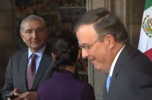 (Vídeo) Saludo incómodo de Sheinbaum y Adán Augusto con Ebrard en el 4to. Informe