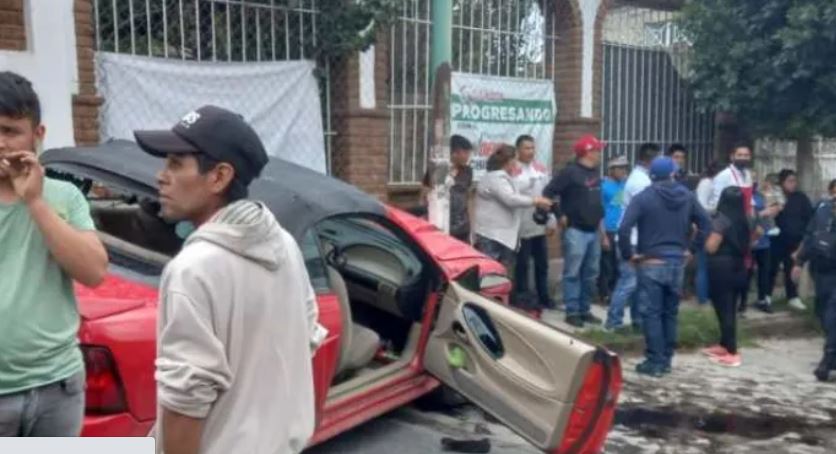 Edomex: Se sube a la banqueta y mata a una mujer y a su hijo