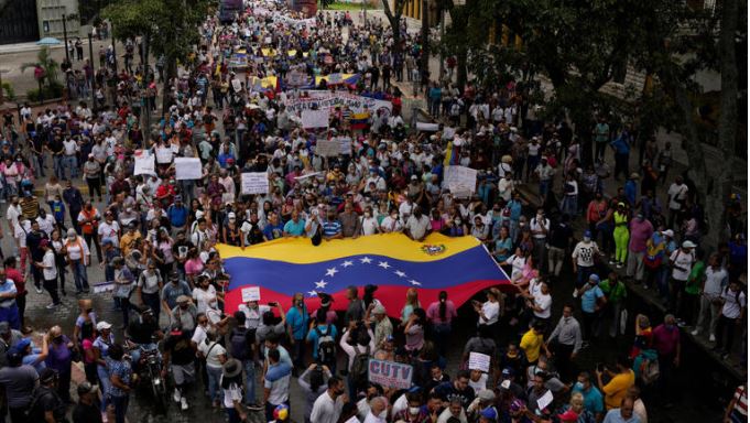 Venezuela: Por “error” detienen a mexicano durante protesta contra Maduro