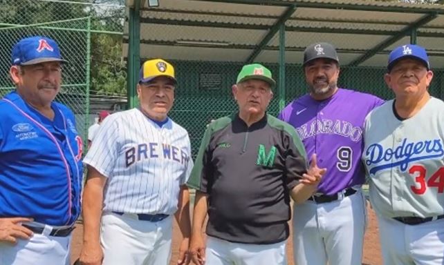 México de cabeza y AMLO presume juego con las leyendas del beisbol