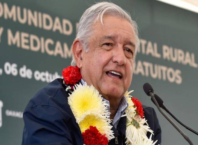 Cuestionan a AMLO por pago de becas en Oaxaca y dice: “Vayan respetándonos”