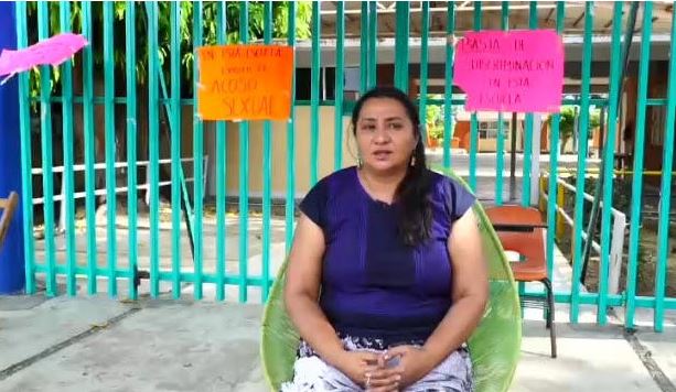 Maestra cumple quinto día en huelga de hambre a las afueras de una secundaria de Oaxaca