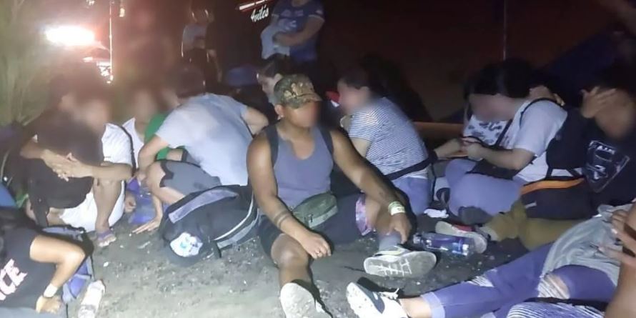 Camioneta con 27 migrantes se accidenta en Veracruz