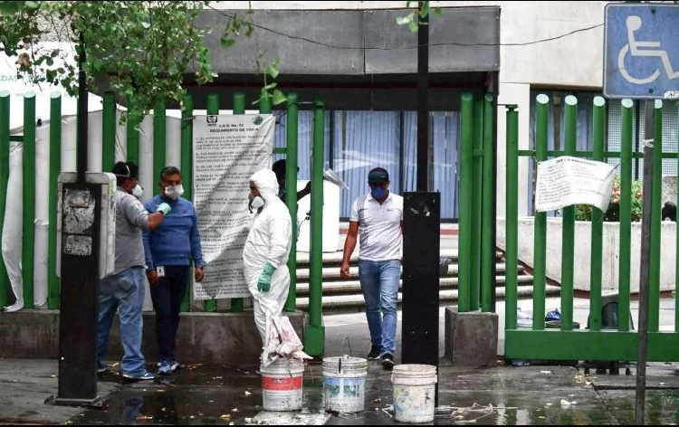 Médicos exigen equipo médico y disculpa de Zoé Robledo