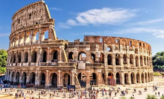 Prohíben puestos de souvenirs y comida en lugares turísticos de Roma
