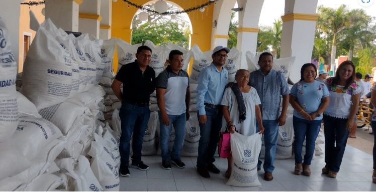 Entregan en Maní apoyos del programa Seguridad Alimentaria