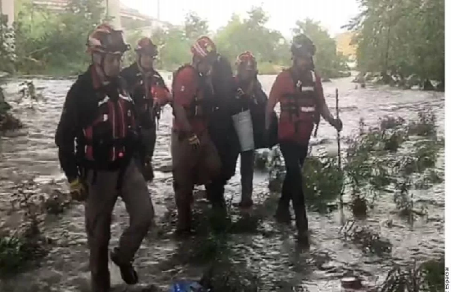 Así rescataron a un hombre de la corriente en el Río Santa Catarina, Monterrey
