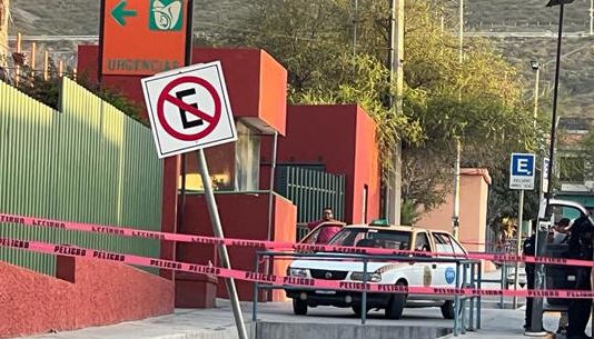 NL: Muere afuera de clínica del IMSS tras ser baleado; ambulancia no llegó y lo llevaron en taxi