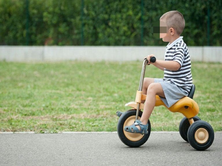 Dispara en la cabeza a pequeño de 5 años mientras éste jugaba