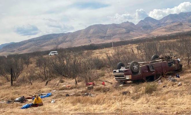 Mueren tres niños tras volcadura en la Chihuahua-Juárez