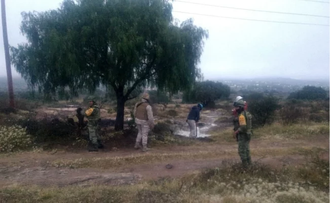 Reportan fuga en ducto de Pemex en Hidalgo por toma clandestina