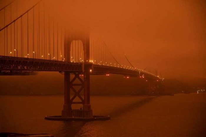 El cielo naranja de San Francisco materializa al imaginario Apocalipsis