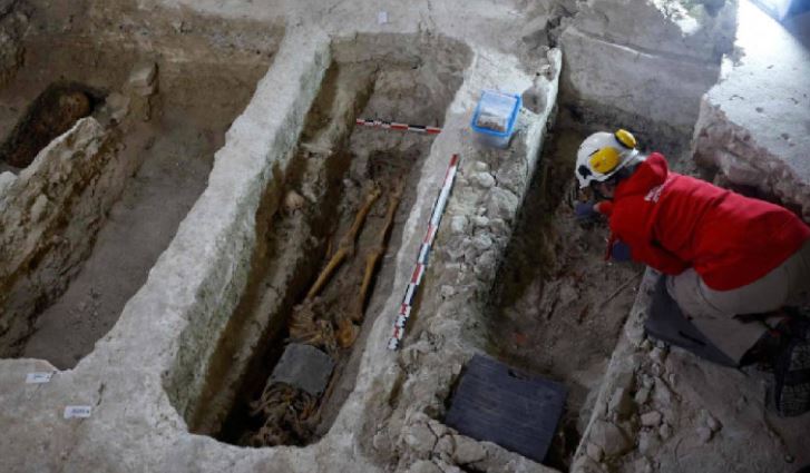 Descubren tumbas antiguas durante la reconstrucción en Notre-Dame