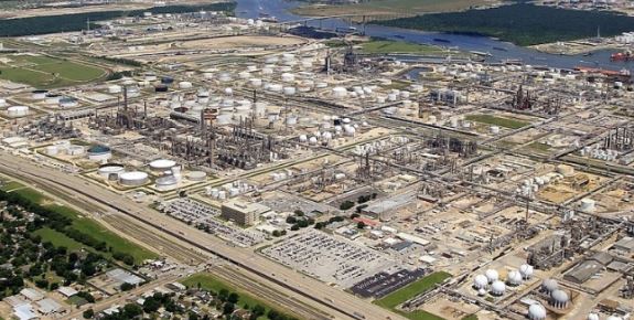 Refinería que compró AMLO en Texas, tiene deuda de 980 mdd: Pemex