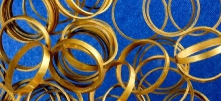 ¡Tesoro! Hallan en Rumanía tumba prehistórica llena de anillos de oro