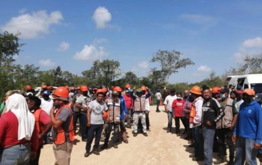 Protestan obreros del Tren Maya porque no les pagan completo