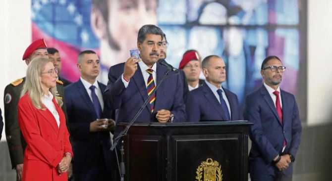 Venezuela dice que "no debe explicaciones" a nadie sobre la reelección de Maduro